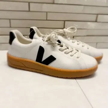 [ 새상품 ] VEJA Urca CWL 화이트/블랙 42/US9/