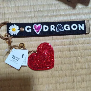 G-DRAGON 키링 빨간색 하트 참 포함