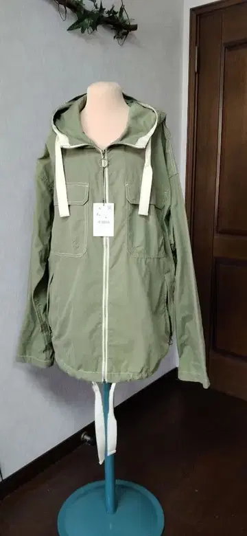 택 포함 새상품 ZARA 올리브 그린 후드 부착 자켓 XL