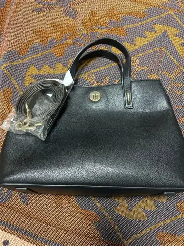 타미힐피거 가죽 토트백 숄더 스트랩 포함