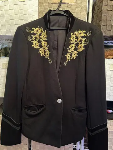 소스타누토 단종 노카라 자켓 골드 컬러 자수 레어