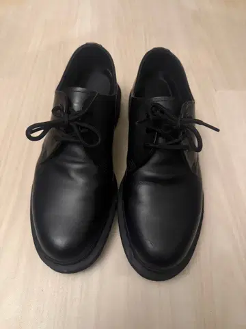 [가격 인하 가능!] Dr. Martens 블랙 쓰리홀 UK9