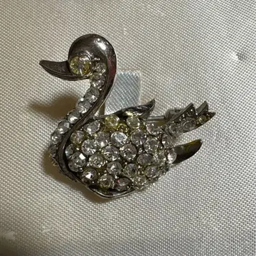 백조 브로치