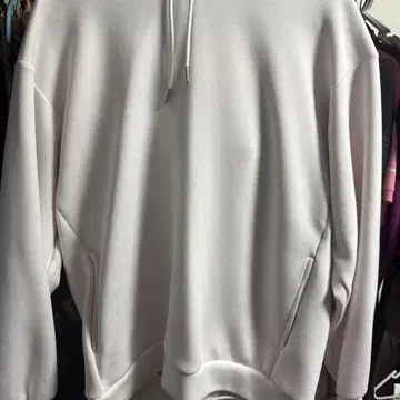 화이트 후드 부착 후드티