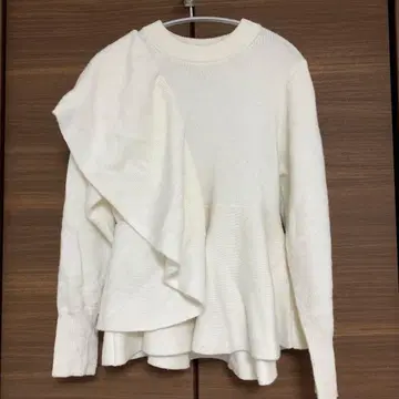 ELENDEEK 프릴 니트 화이트