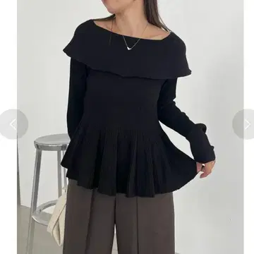 새상품 CAPRICIEUX LE'MAGE 플레어 보트넥 니트 블랙