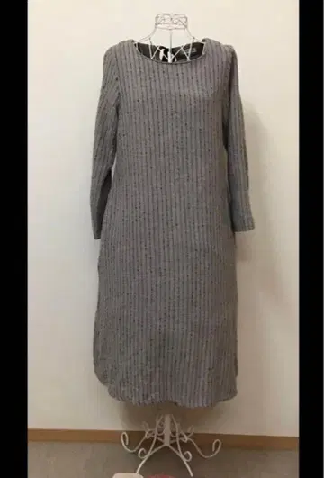 그레이와 블랙 스트라이프 긴팔 원피스 (스톨 포함)