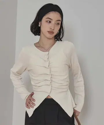 miette 프론트 버튼 개더 니트