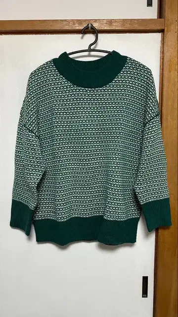 그린 편직 패턴 긴팔 니트