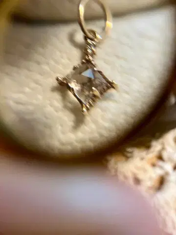 노제스*K10 크리스탈 마름모꼴 목걸이 참입니다