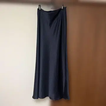 IENA 네이비 새틴 롱 스커트