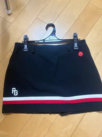 PG 블랙 스트라이프 골프 스커트