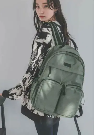 JEANASIS 멀티 포켓 백팩 카키