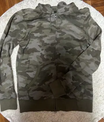 유니클로 카모 패턴 후드티