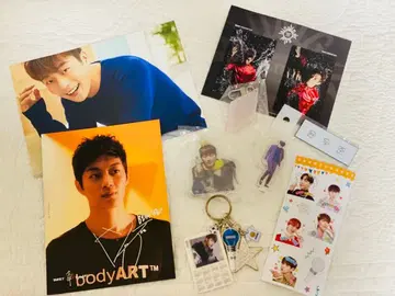 두준 굿즈 묶음 판매 아크릴 스탠드 명찰 엽서