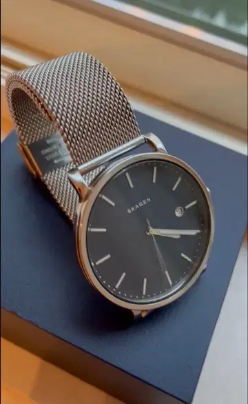 [배터리 새상품급] 스카겐 손목시계 40mm 네이비, 실버 메쉬 벨트