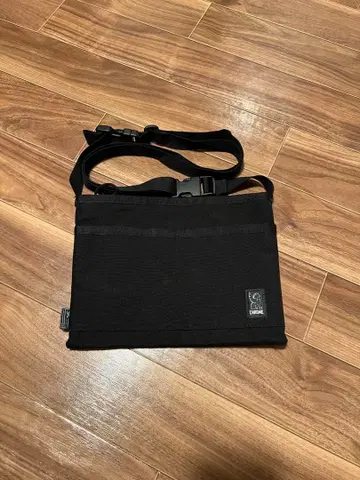 CHROME 블랙 숄더백