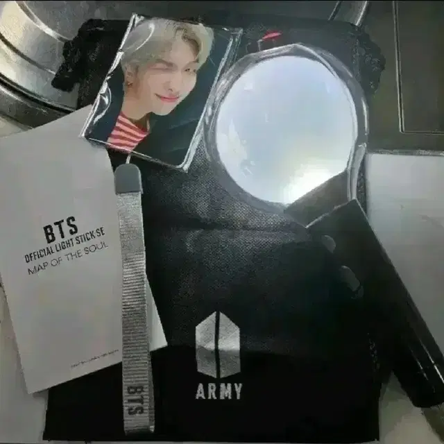 새상품) bts 아미밤 스페셜 에디션 응원봉 + 포토카드 판매합니다
