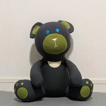 곰 모양 봉제 인형 블랙과 그린 요기보(yogibo)