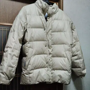 베이지 다운 자켓