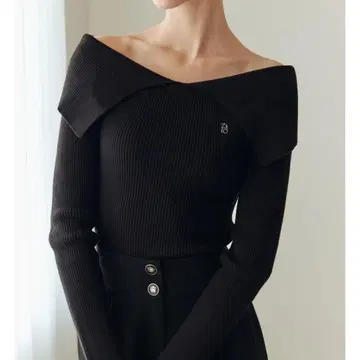 케이프 오프숄더 맨투맨 블랙