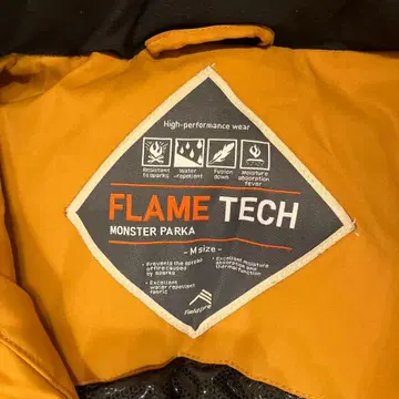 워크맨 FLAME TECH MONSTER PARKA M 사이즈