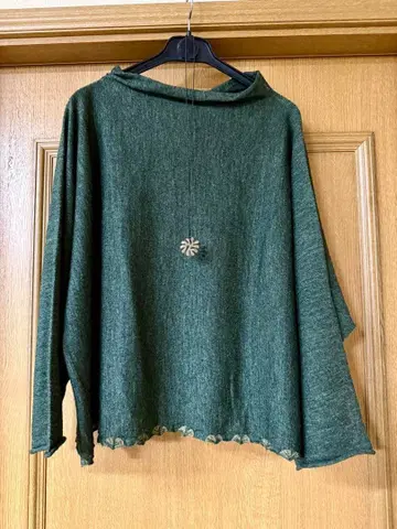 다크 그린 니트 긴팔 상의