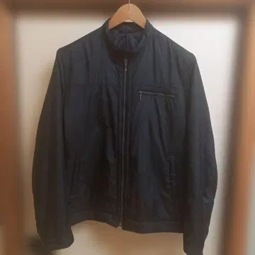 새상품급 블랙 지퍼 달린 나일론 점퍼 XL