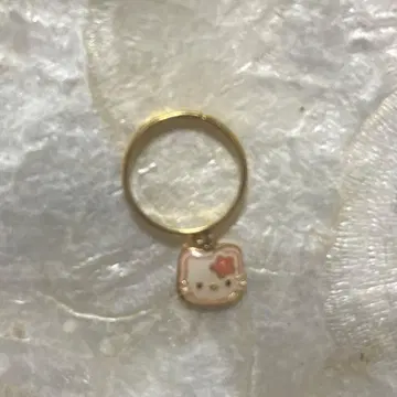 헬로키티 참 포함 반지