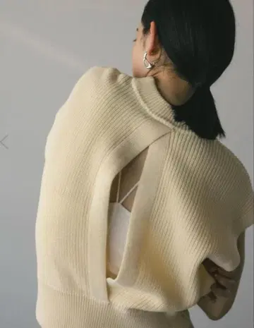 STYLEMIXER 백 슬릿 니트 탑