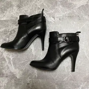 DIANA 블랙 부츠 핑힐