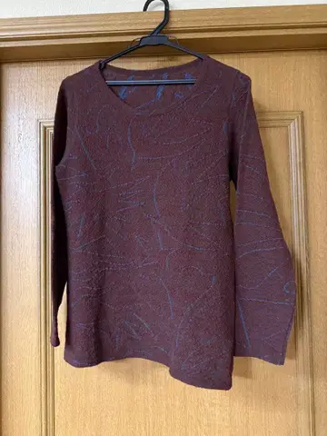 요건 레일 버건디 긴팔 스웨터