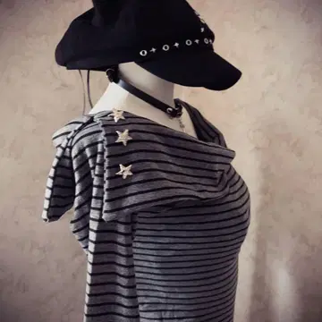 Y2K 그레이와 블랙 스트라이프 오프숄더 긴팔 티셔츠 그런지