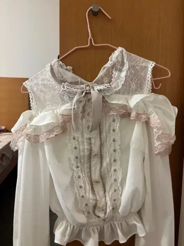 LIZLISA 오픈 숄더 프릴 블라우스/2연 리본 벨트 치마바지