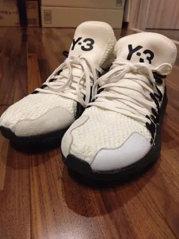 Y-3 화이트 쿠사리