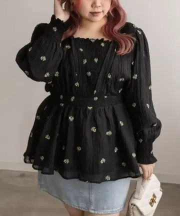 CLETTE 꽃무늬 자수 셔링 블라우스