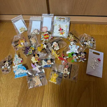 디즈니 핀 배지 참