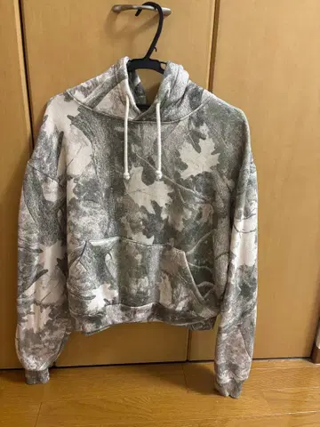 리얼트리 후드 부착 크롭 후드티