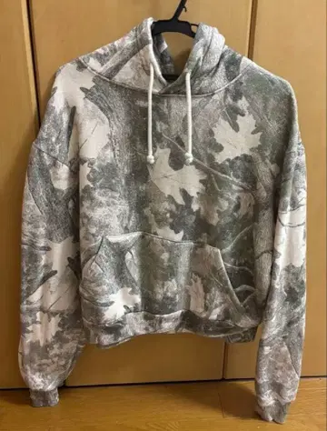 리얼트리 후드 부착 크롭 후드티