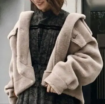 [ 새상품급 ] AMERI 오버 사이즈 에코 무스탕 자켓