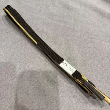 블랙과 금의 스트라이프 허리띠