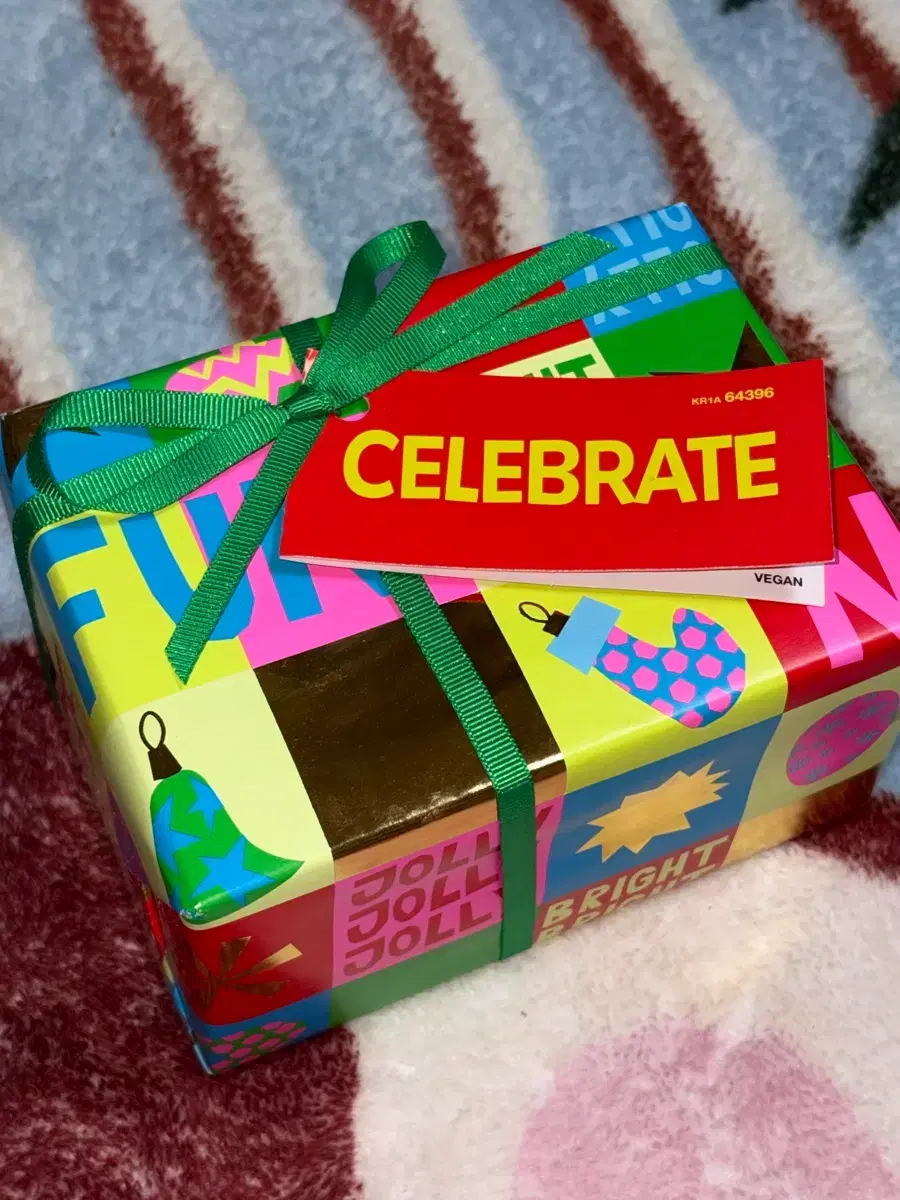 Free Shipping) Lush Celebrate - Christmas Gift Set Baked Alaska Soap Shower Gel