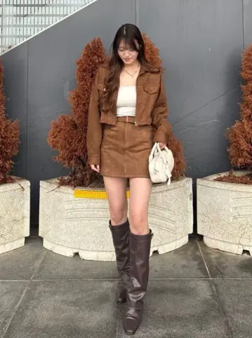 chico 가슴 로고 숏 기장 스웨이드 지퍼 블루종 스커트