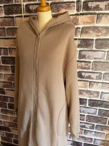 가볍고 따뜻하게. 감싸 안아 여리여리하게, 볼륨 지퍼 롱 보아 코트