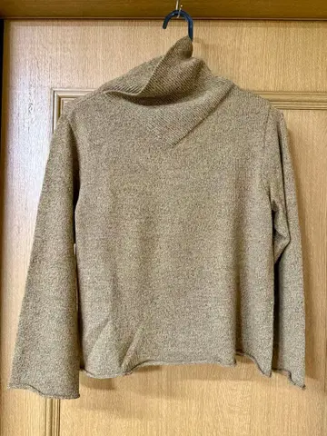 요건 레일 베이지 하이넥 니트 긴팔