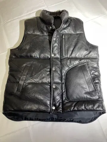 블랙 가죽 충전솜 베스트