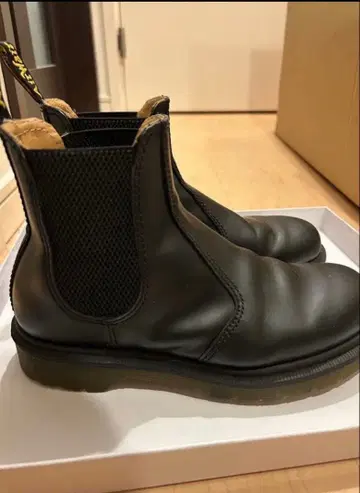 블랙 가죽 사이드 고어 부츠 닥터마틴