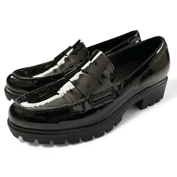 새상품급 ECCO 패턴트 레더 로퍼 통굽 사이즈 35 에나멜 블랙