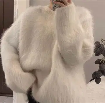 미사용 새상품 복슬복슬 니트 스웨터 화이트 베이지