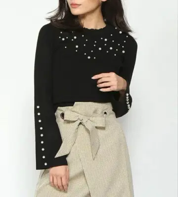 새상품급 rienda 리엔다 펄 장식 블랙 니트 긴팔 FREE 사이즈